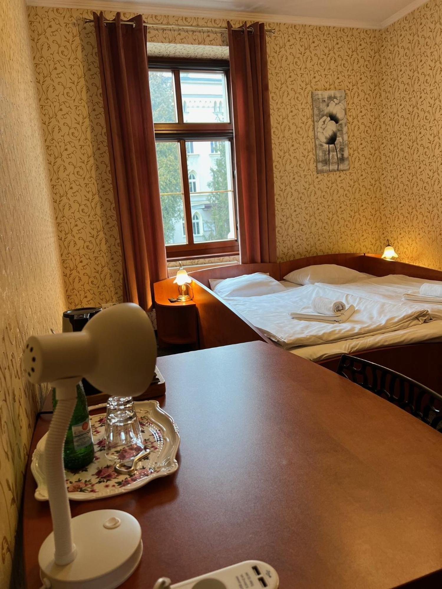 Hotel I Restauracja Castle Bystrzyca Kłodzka Exterior foto